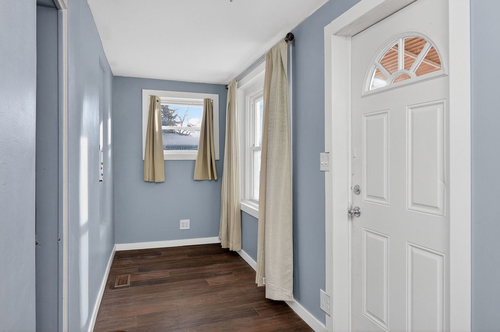 1800 S Cora Street, Crest Hill, IL 60403