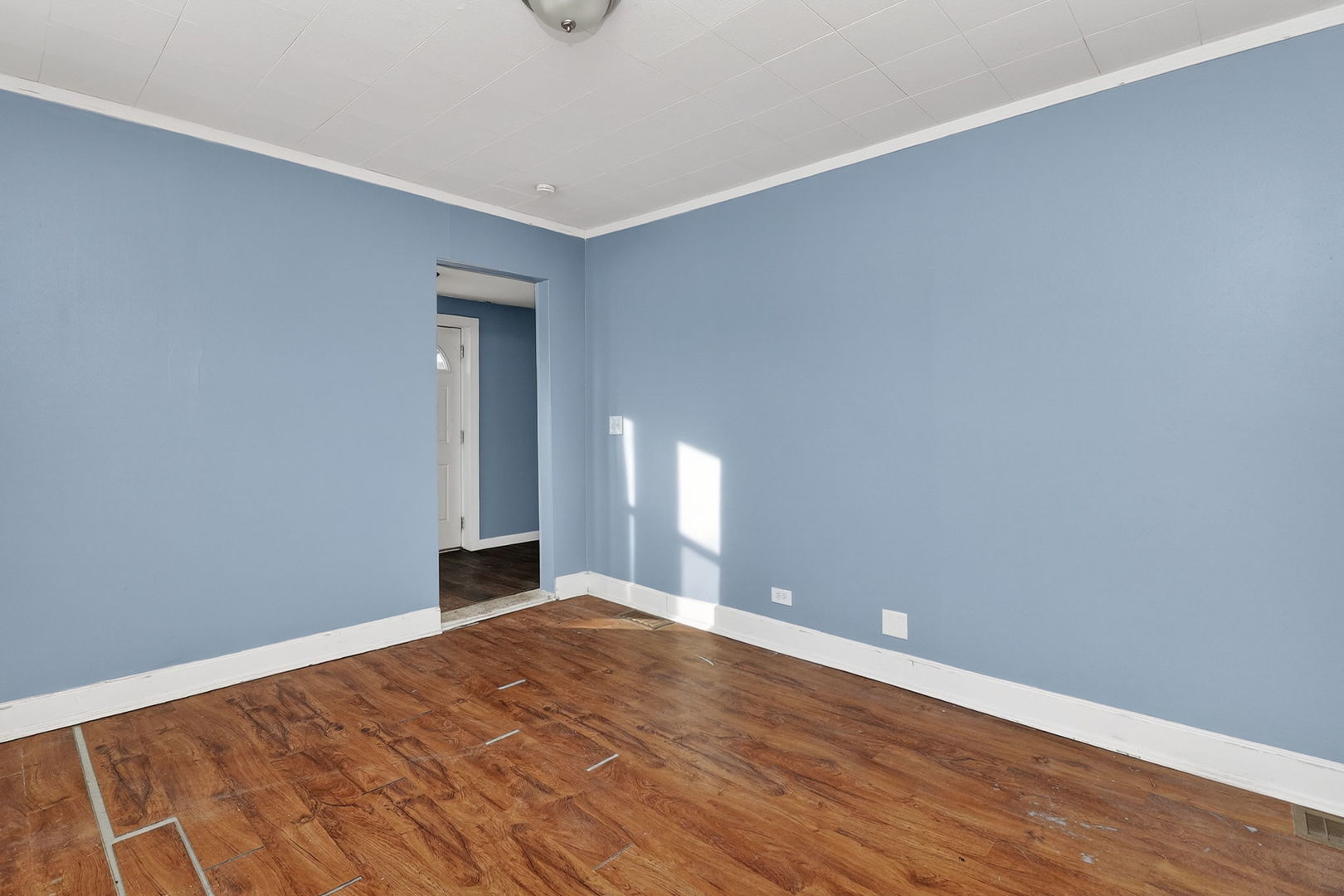 1800 S Cora Street, Crest Hill, IL 60403