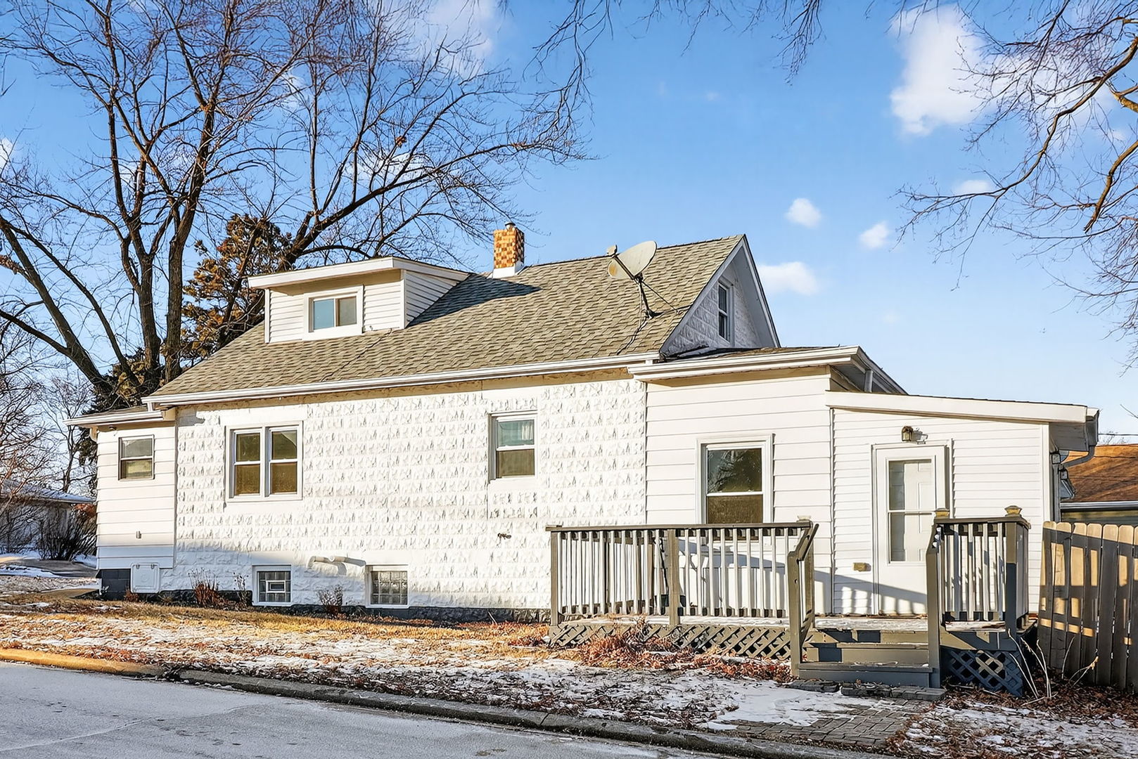 1800 S Cora Street, Crest Hill, IL 60403