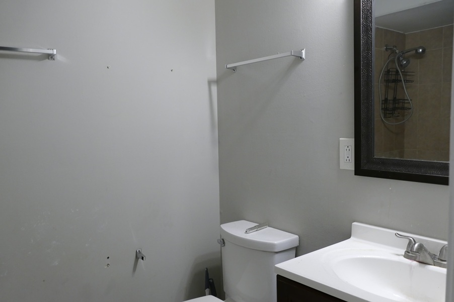 7724 Woodward Avenue #14-8G, Woodridge, IL 60517