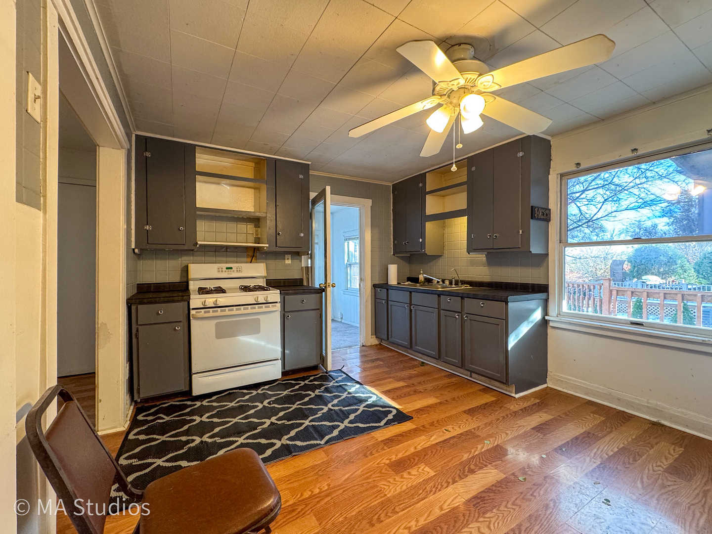 8S057 S Vine Street, Burr Ridge, IL 60527