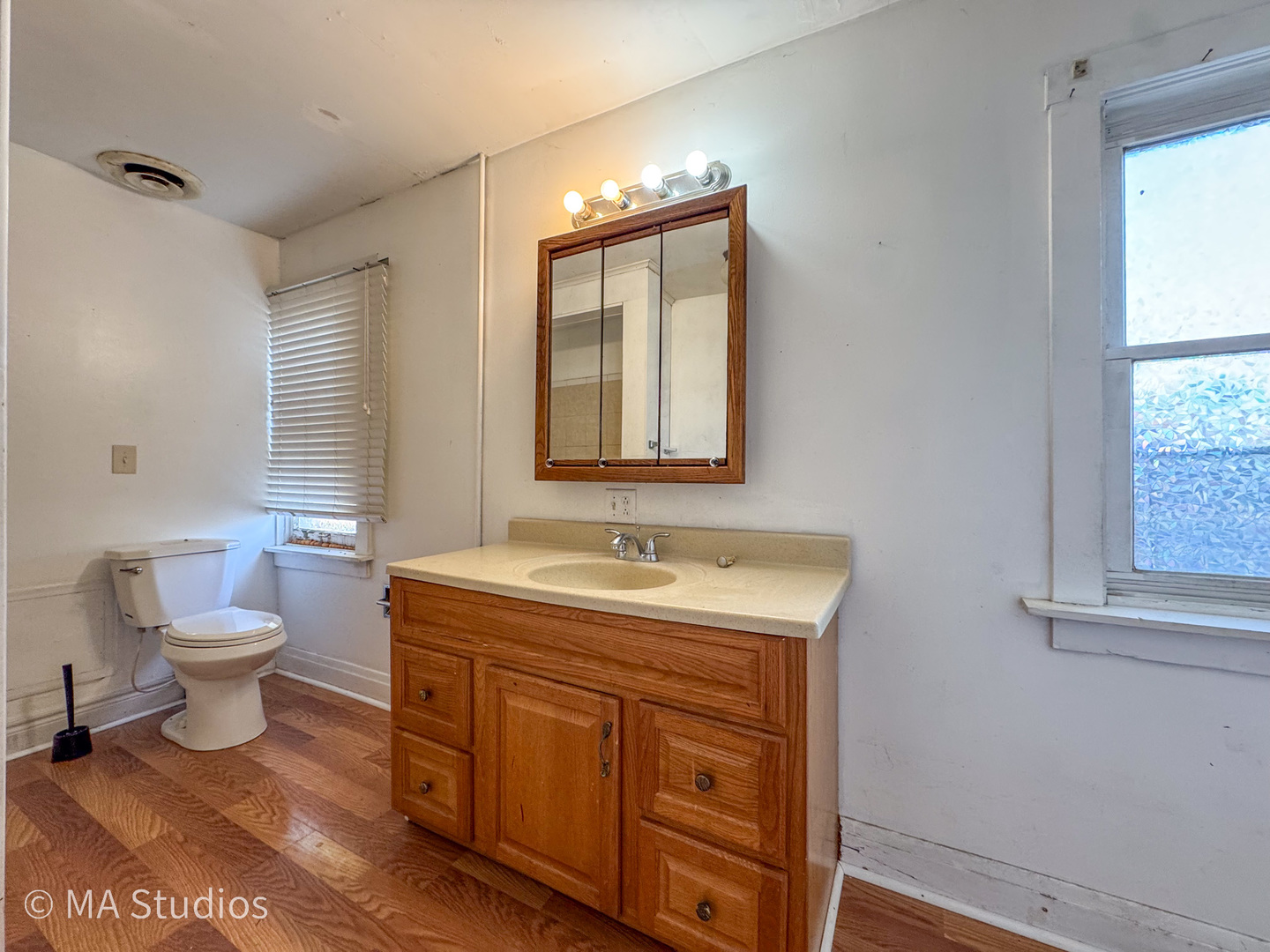 8S057 S Vine Street, Burr Ridge, IL 60527