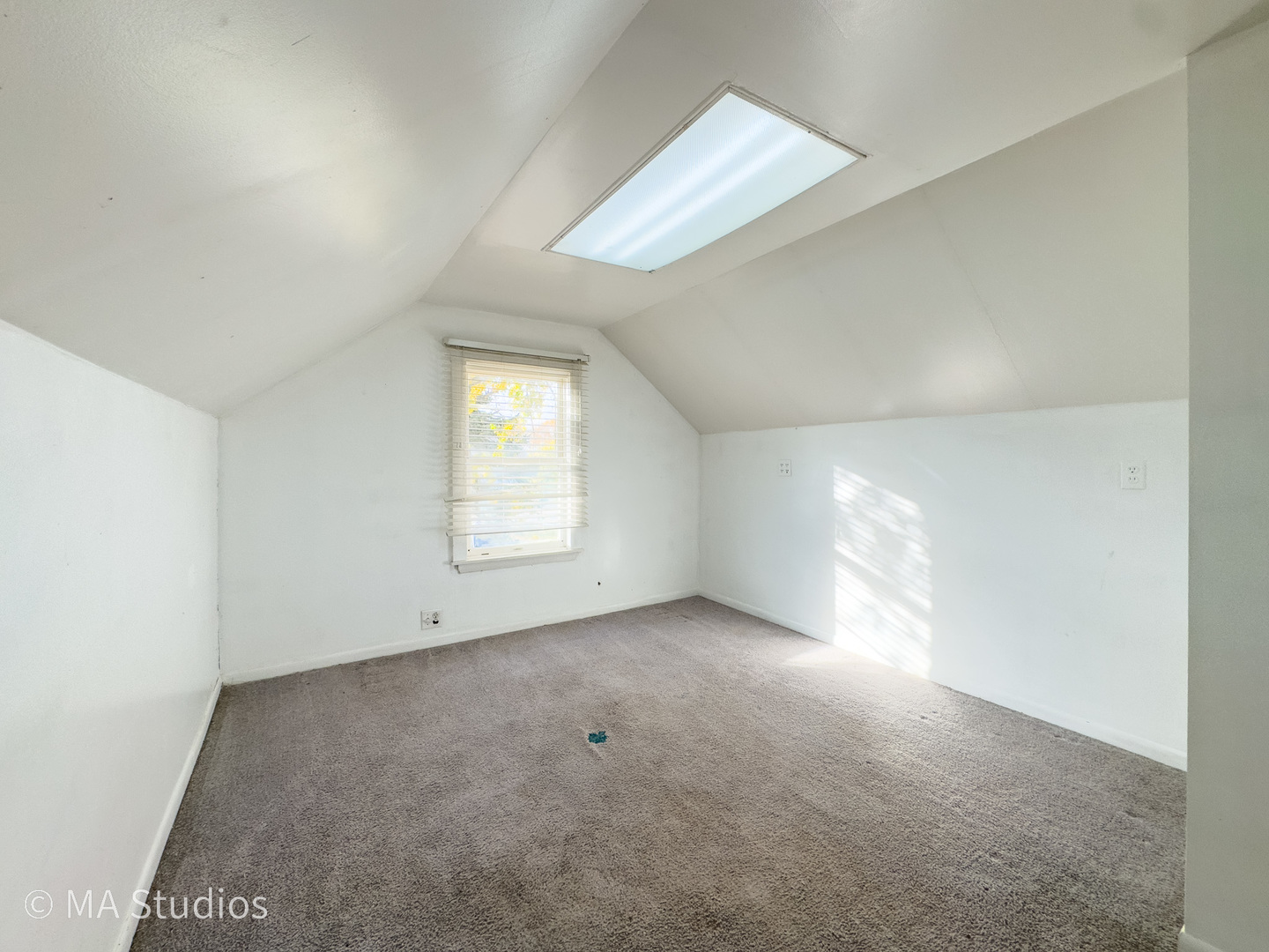 8S057 S Vine Street, Burr Ridge, IL 60527