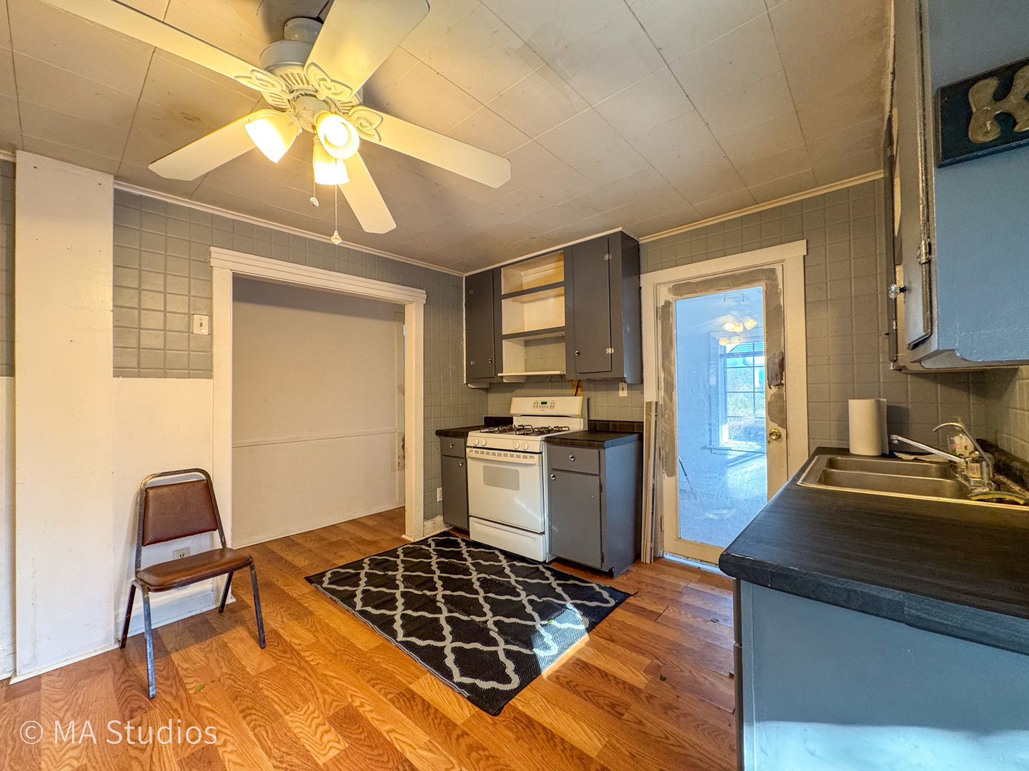 8S057 S Vine Street, Burr Ridge, IL 60527