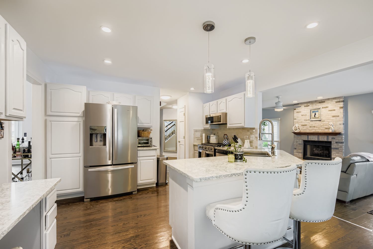 53 FALCON Place, Westmont, IL 60559