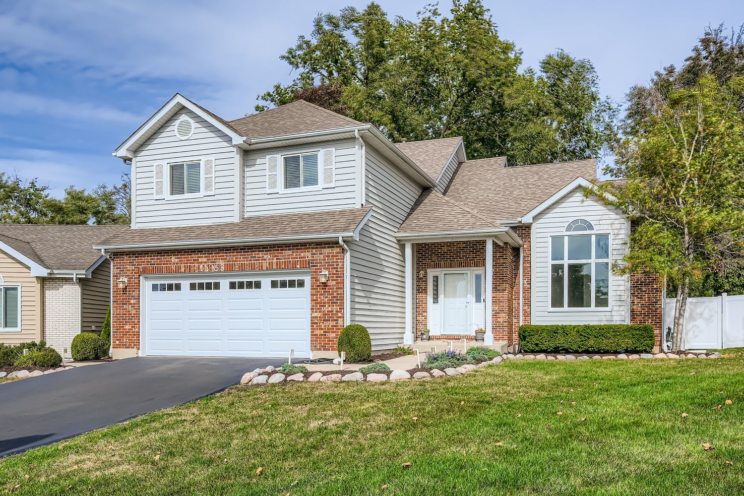 53 FALCON Place, Westmont, IL 60559