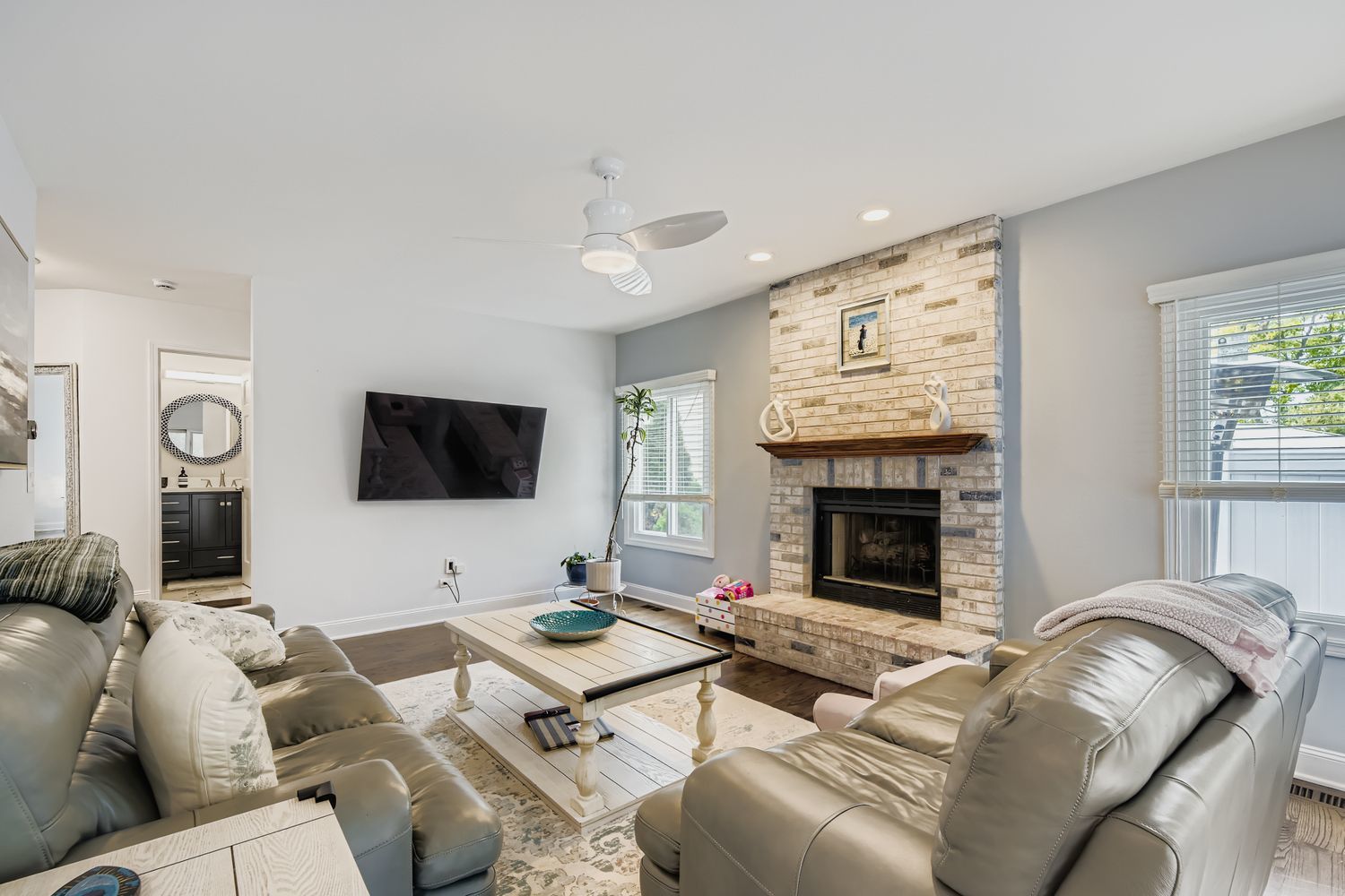 53 FALCON Place, Westmont, IL 60559