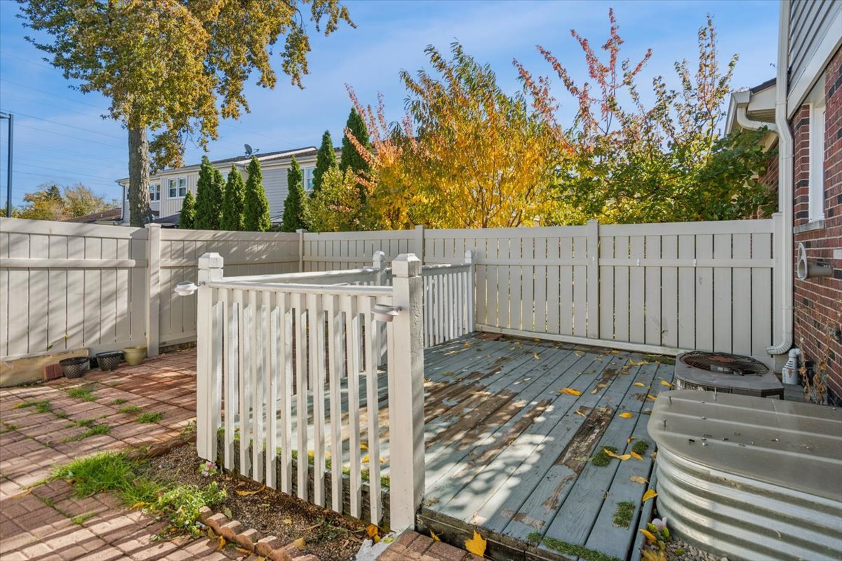 257 Bay Street, Wood Dale, IL 60191