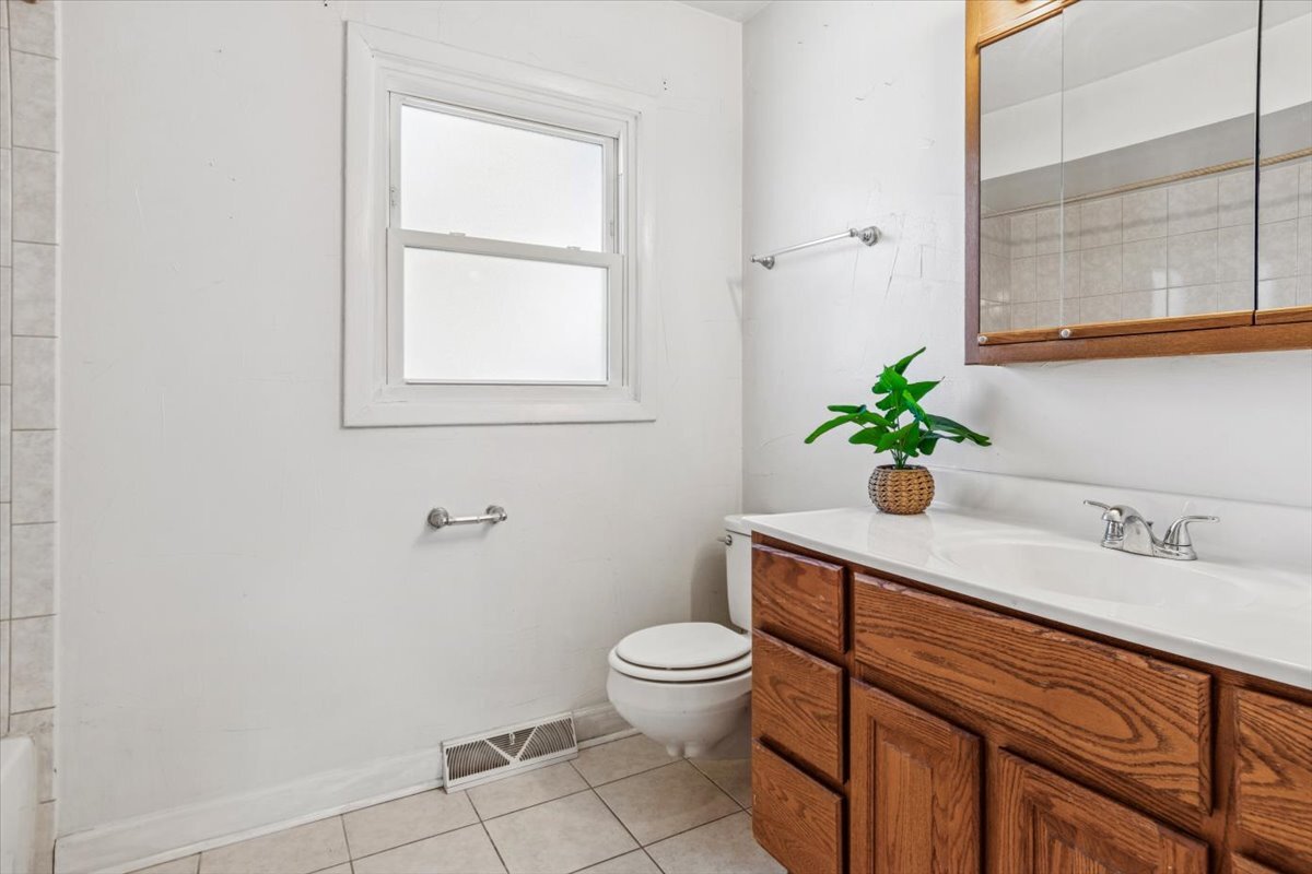 257 Bay Street, Wood Dale, IL 60191