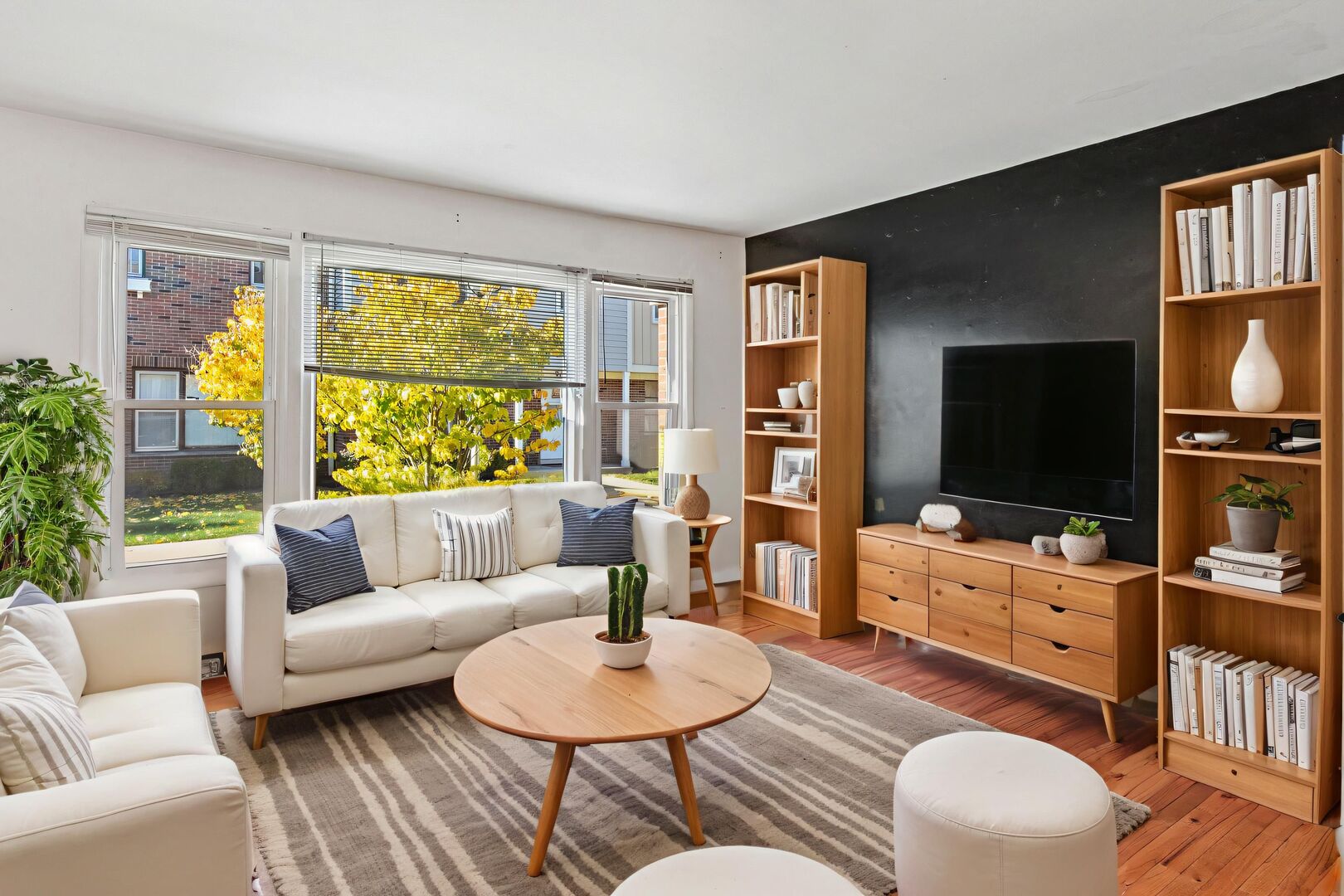 257 Bay Street, Wood Dale, IL 60191