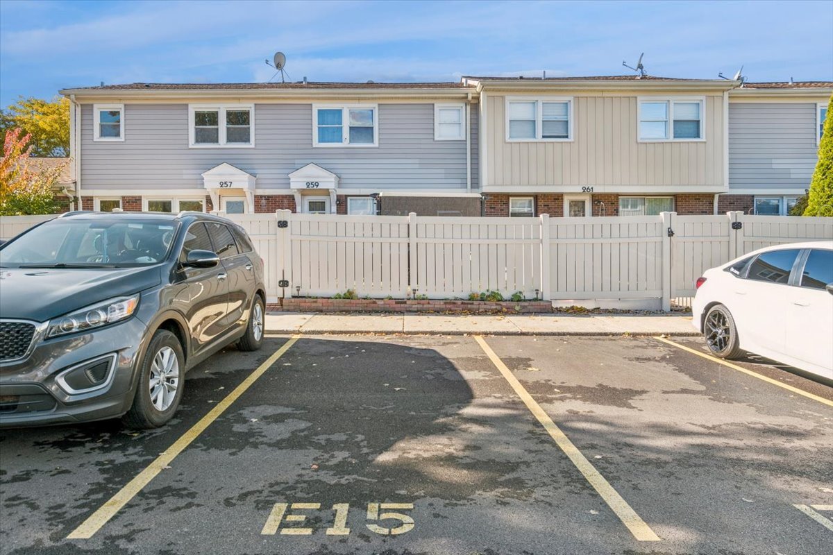 257 Bay Street, Wood Dale, IL 60191