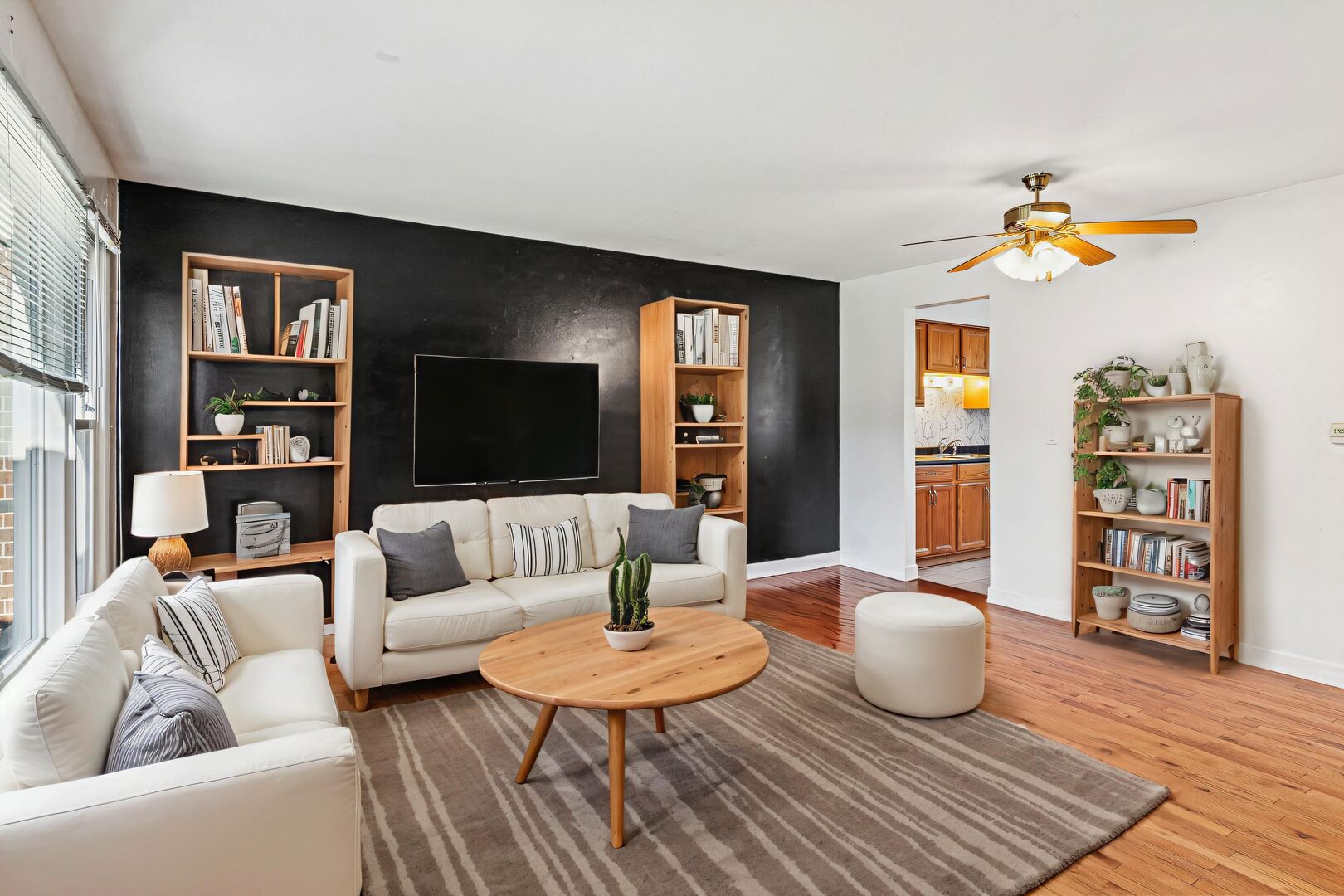 257 Bay Street, Wood Dale, IL 60191