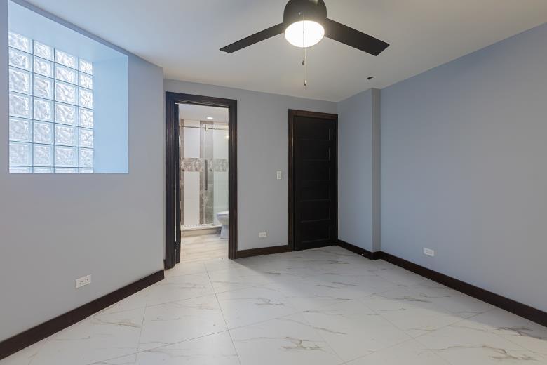 442 E 48th Street #B1, Chicago, IL 60615