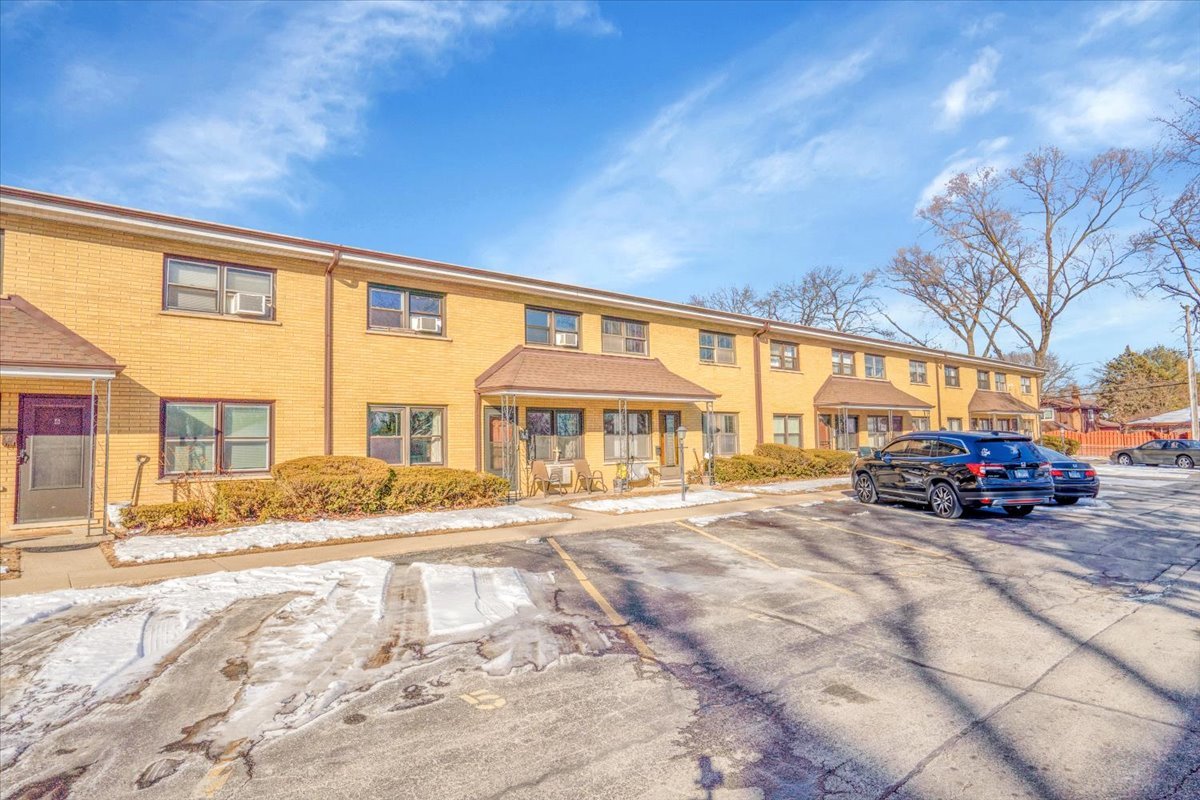 18333 Wentworth Avenue #7, Lansing, IL 60438