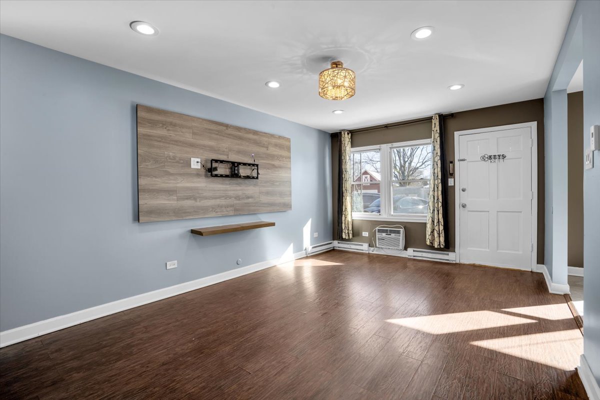 18333 Wentworth Avenue #7, Lansing, IL 60438