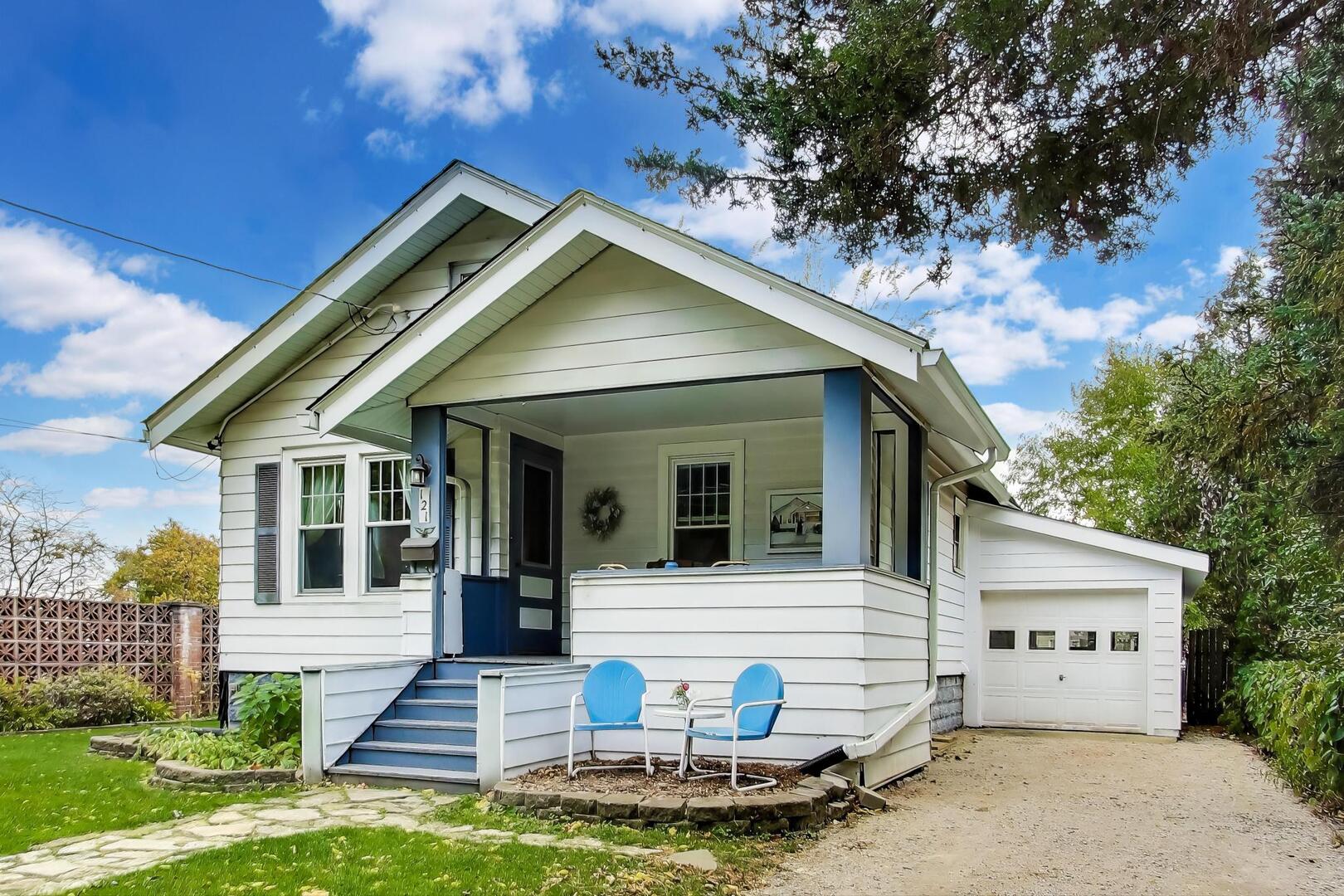 121 W Fremont Street, Arlington Heights, IL 60004