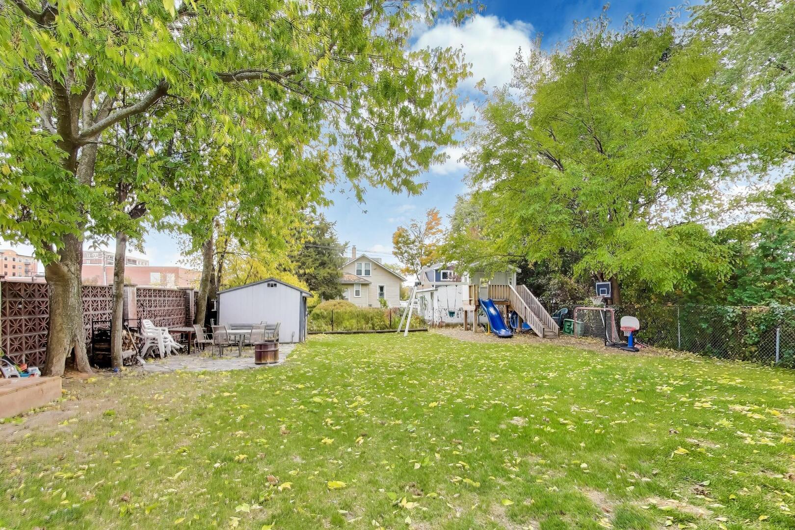 121 W Fremont Street, Arlington Heights, IL 60004