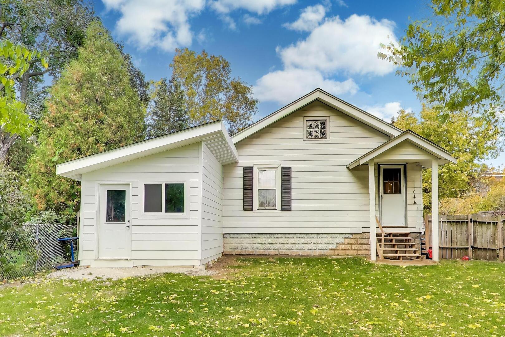 121 W Fremont Street, Arlington Heights, IL 60004