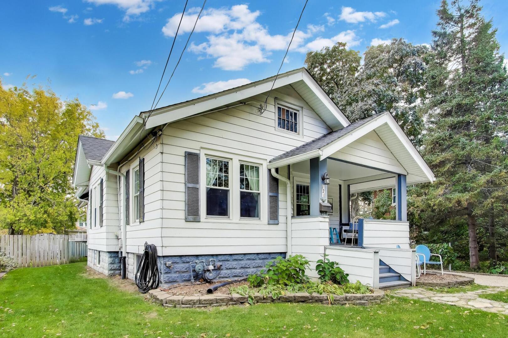 121 W Fremont Street, Arlington Heights, IL 60004