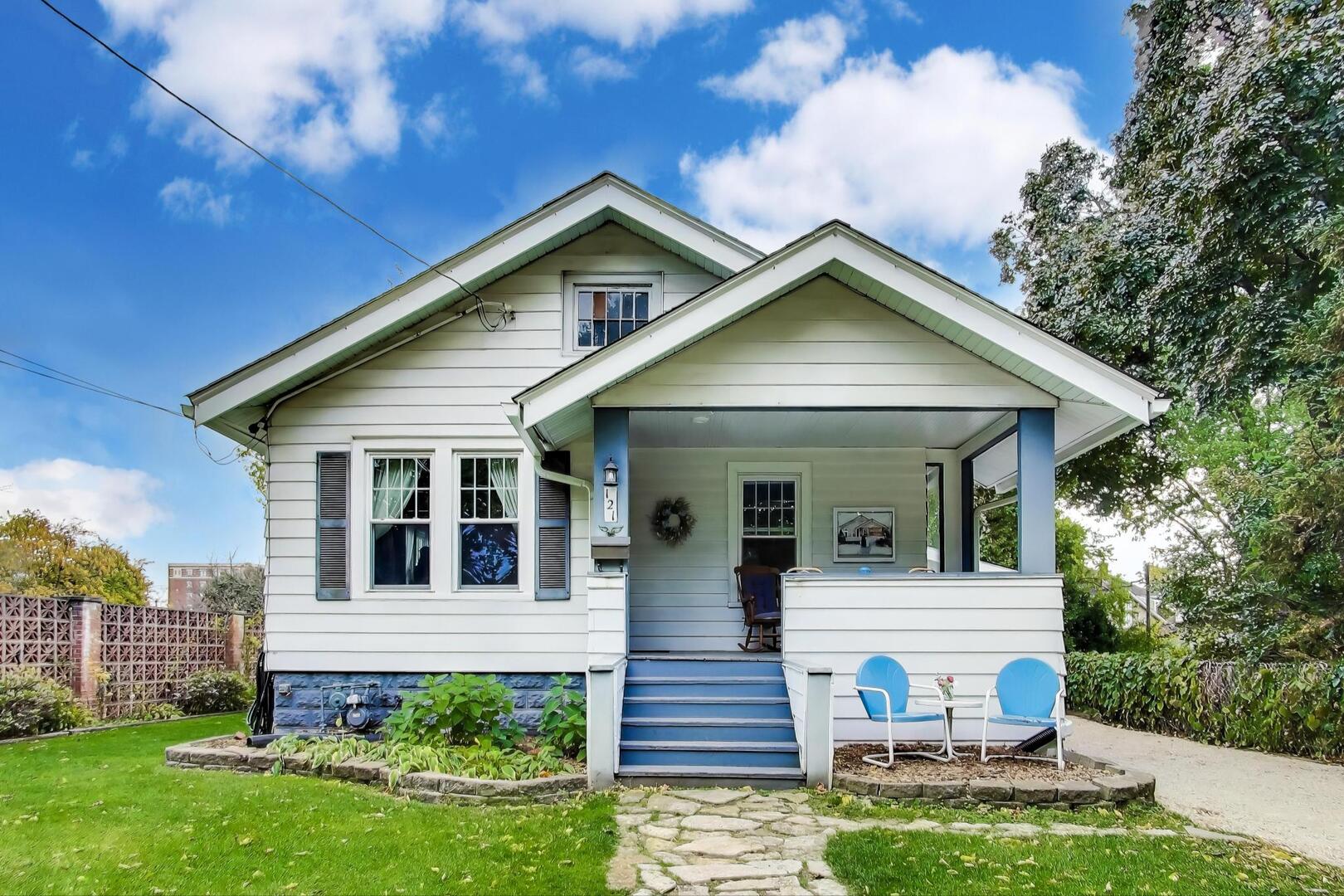 121 W Fremont Street, Arlington Heights, IL 60004