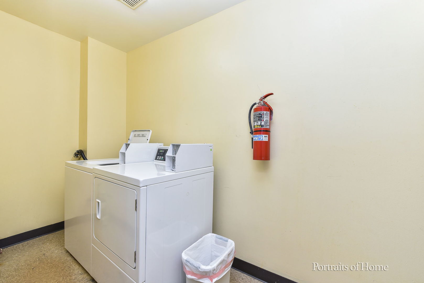 6630 S Brainard Avenue #203, Countryside, IL 60525