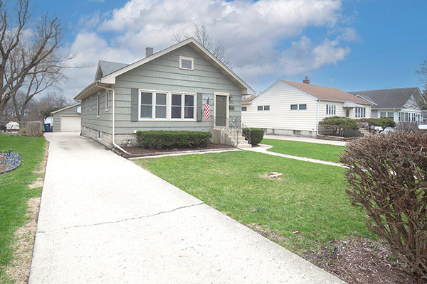 329 S Monterey Avenue, Villa Park, IL 60181