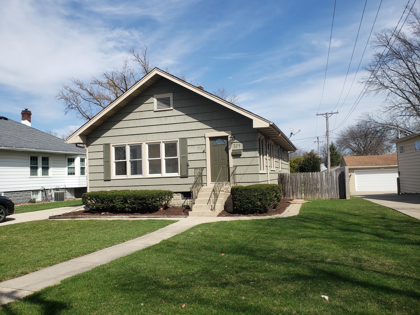329 S Monterey Avenue, Villa Park, IL 60181