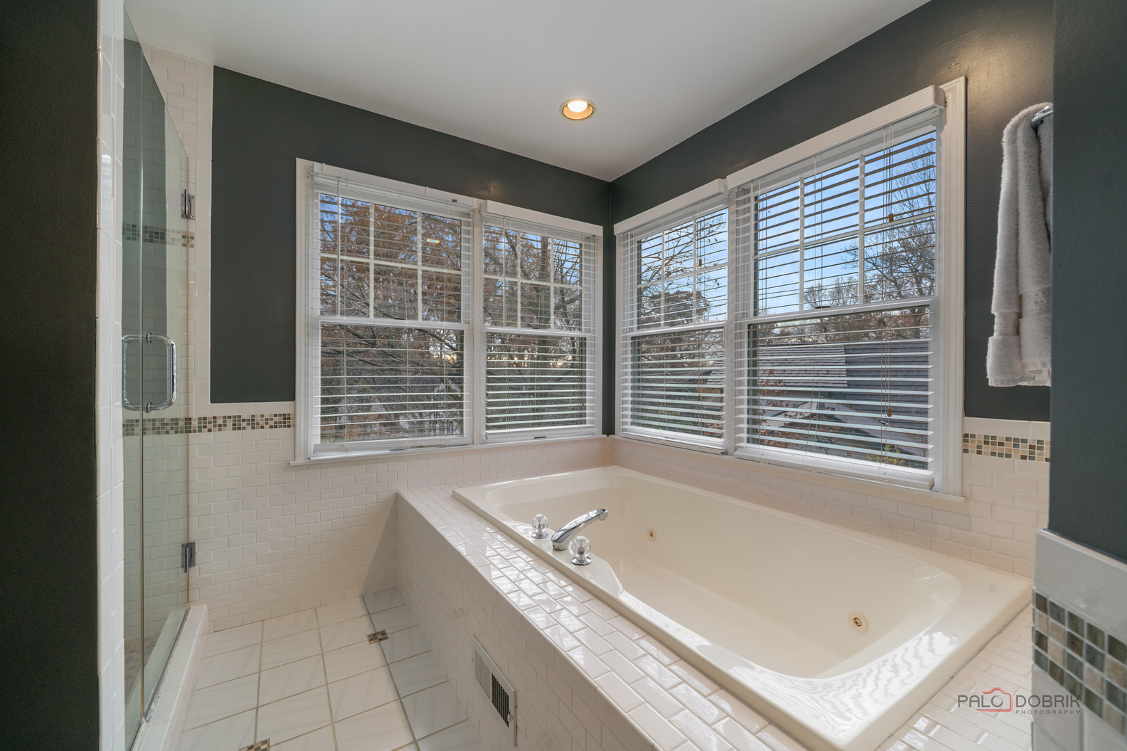 15393 W Oak Spring Road, Libertyville, IL 60048