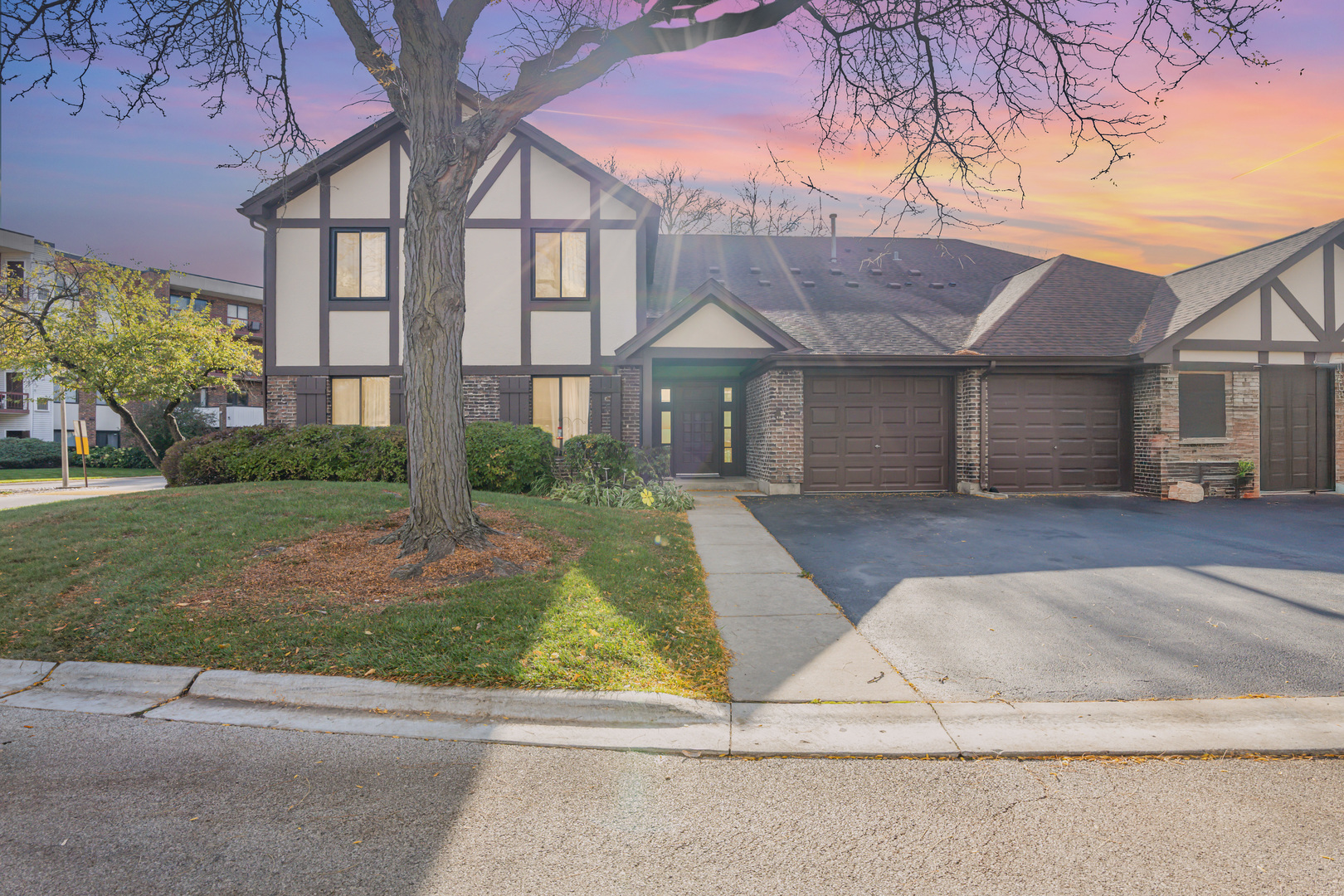 1054 Harbour Court #1A, Wheeling, IL 60090