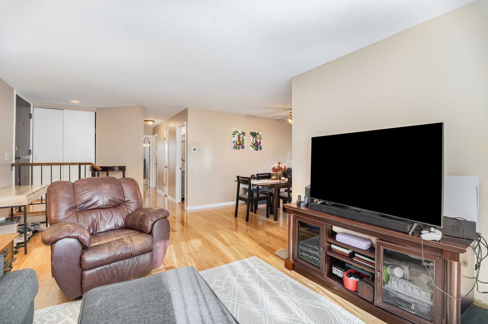 1054 Harbour Court #1A, Wheeling, IL 60090