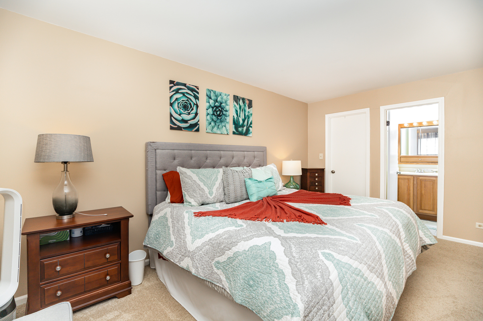 1054 Harbour Court #1A, Wheeling, IL 60090