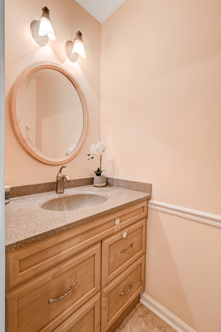 109 Meadowlark Drive #109, Countryside, IL 60525