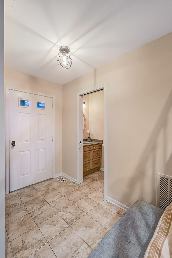 109 Meadowlark Drive #109, Countryside, IL 60525