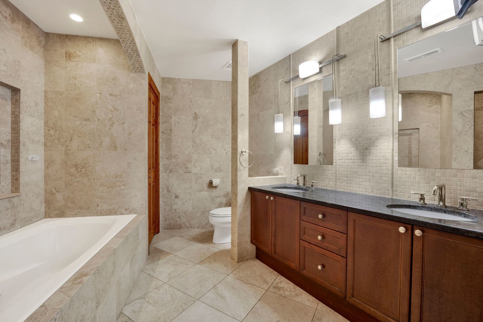 145 S York Street #322, Elmhurst, IL 60126