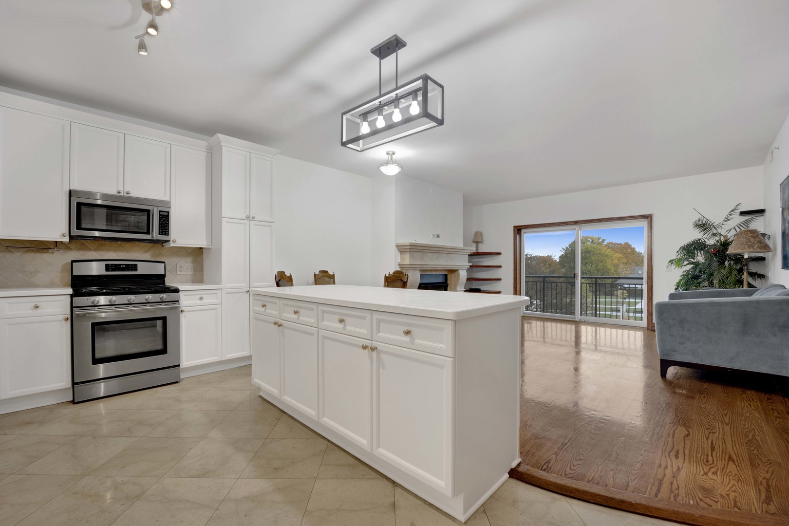 145 S York Street #322, Elmhurst, IL 60126