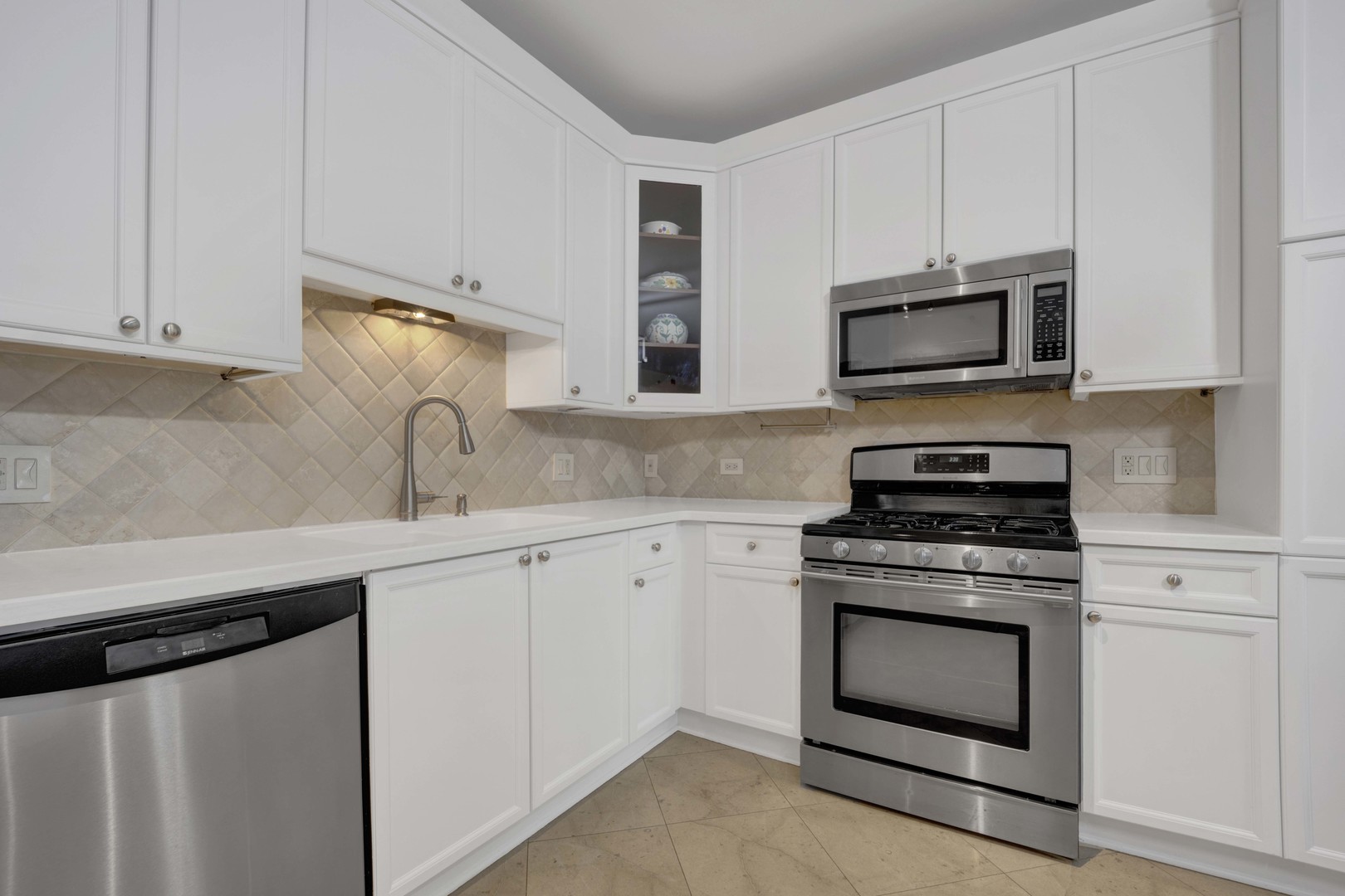 145 S York Street #322, Elmhurst, IL 60126