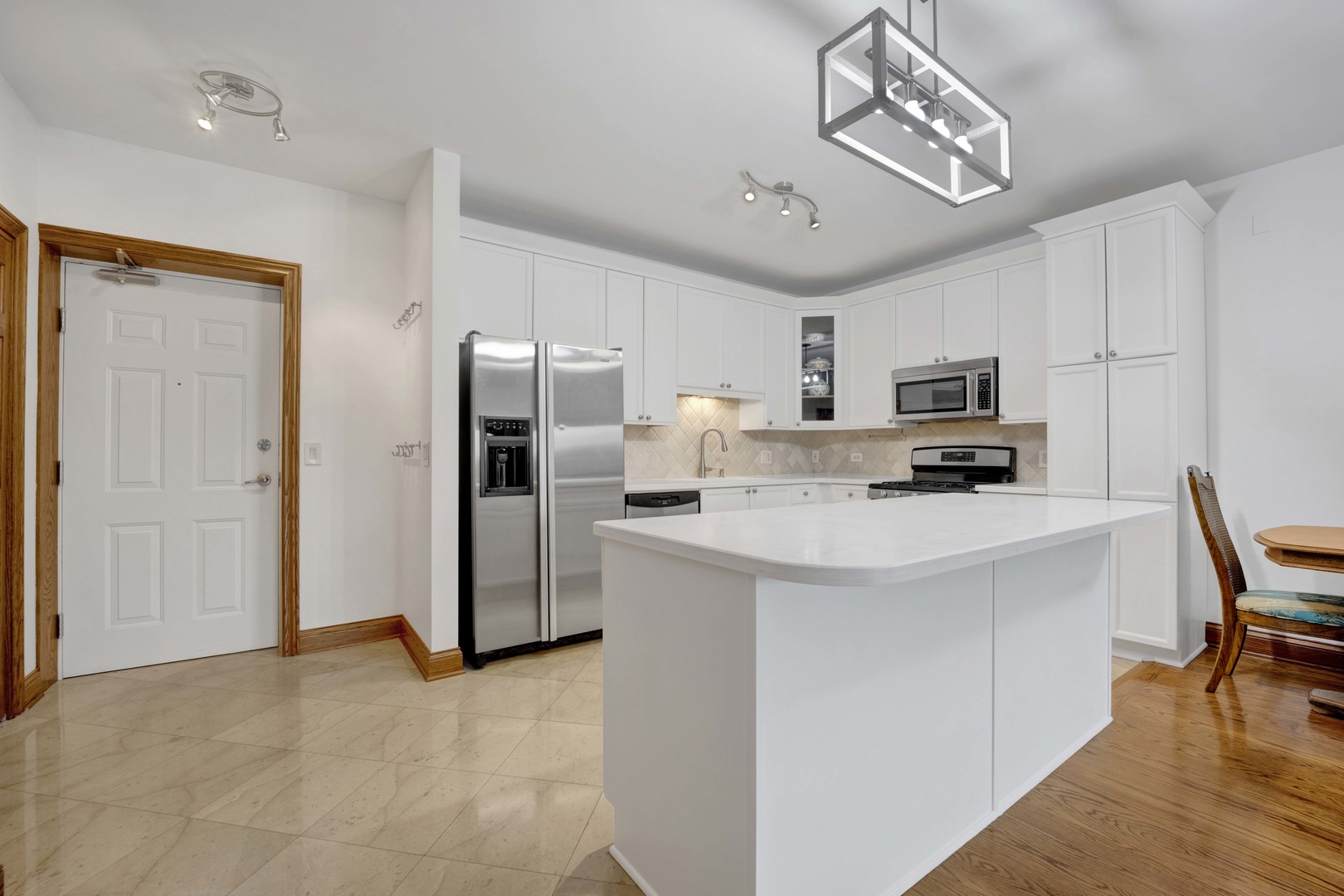 145 S York Street #322, Elmhurst, IL 60126