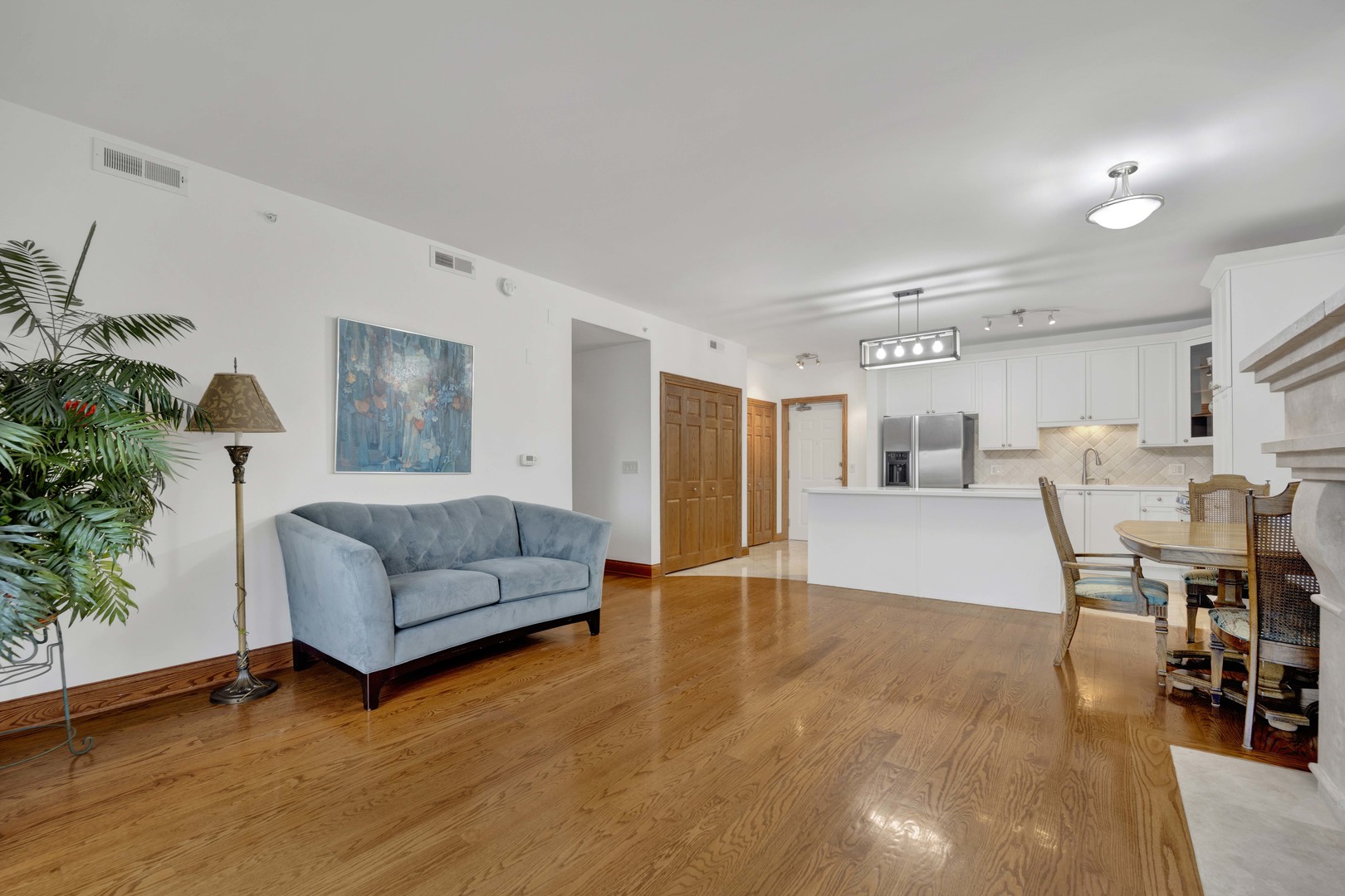 145 S York Street #322, Elmhurst, IL 60126