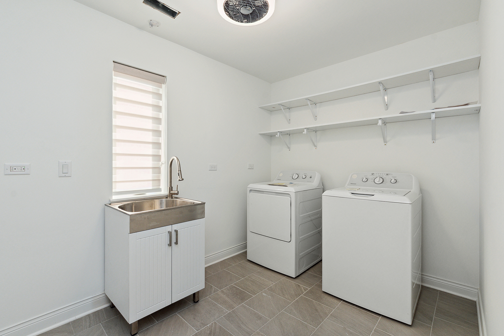 6705 W 91st Place, Oak Lawn, IL 60453