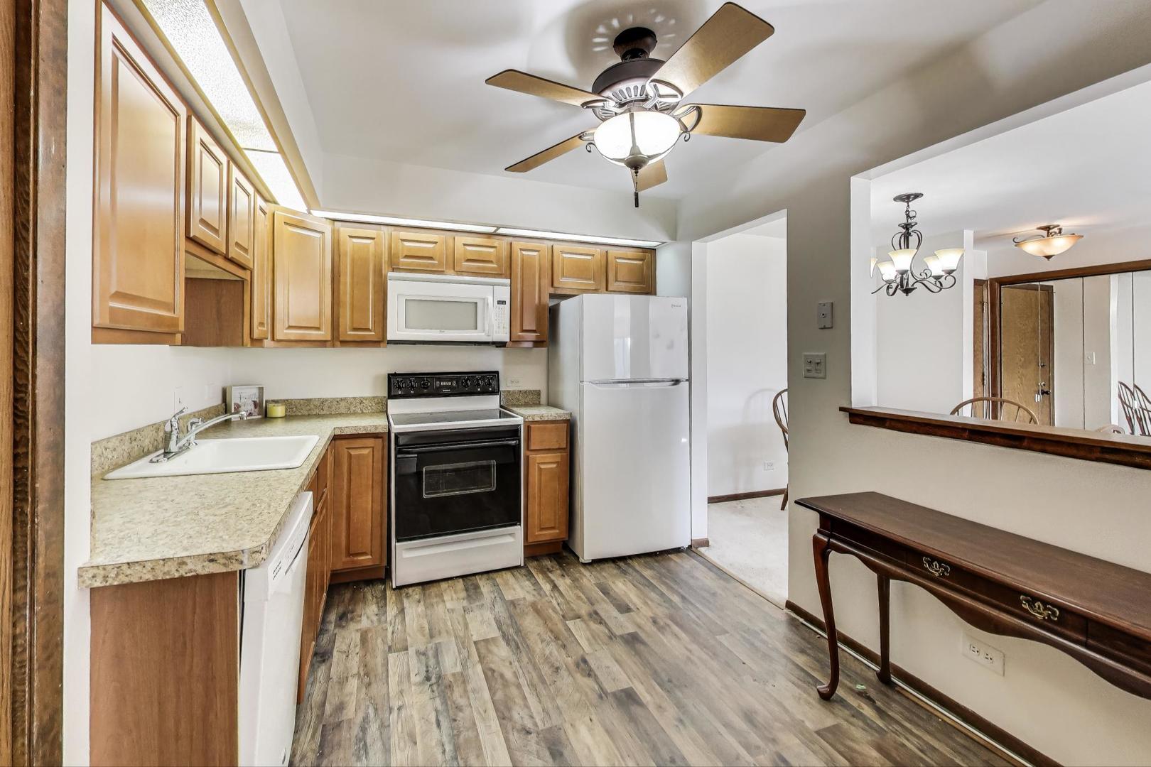 5840 W 104th Street #209, Oak Lawn, IL 60453