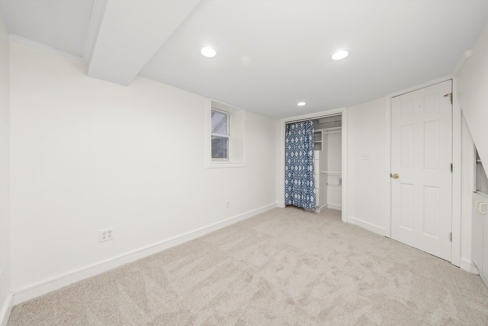 2512 Salem Boulevard, Zion, IL 60099