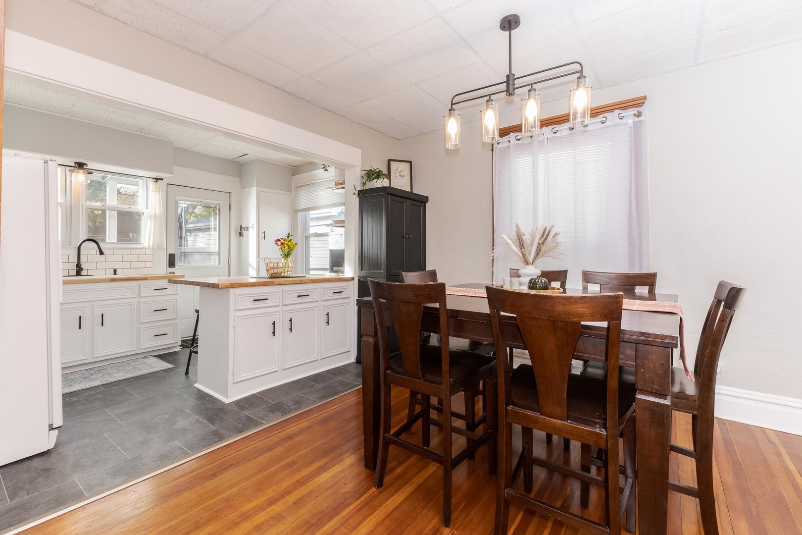 609 N Jackson Street, Clinton, IL 61727