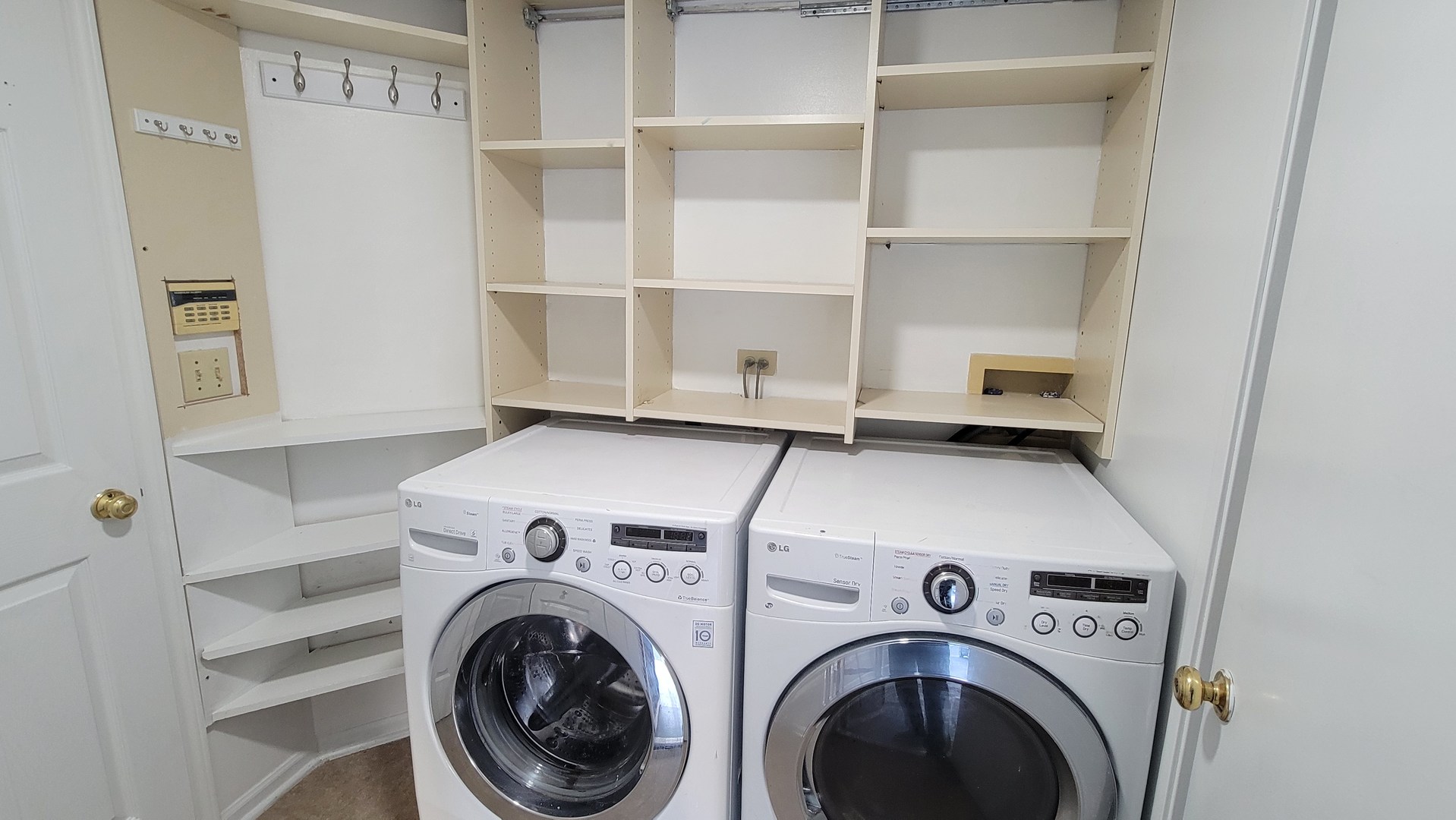 2765 S Cedar Glen Drive, Arlington Heights, IL 60005