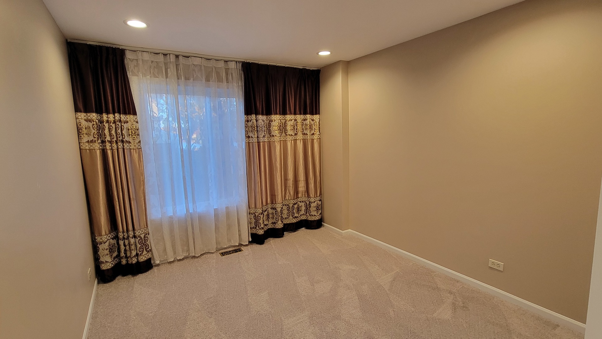 2765 S Cedar Glen Drive, Arlington Heights, IL 60005