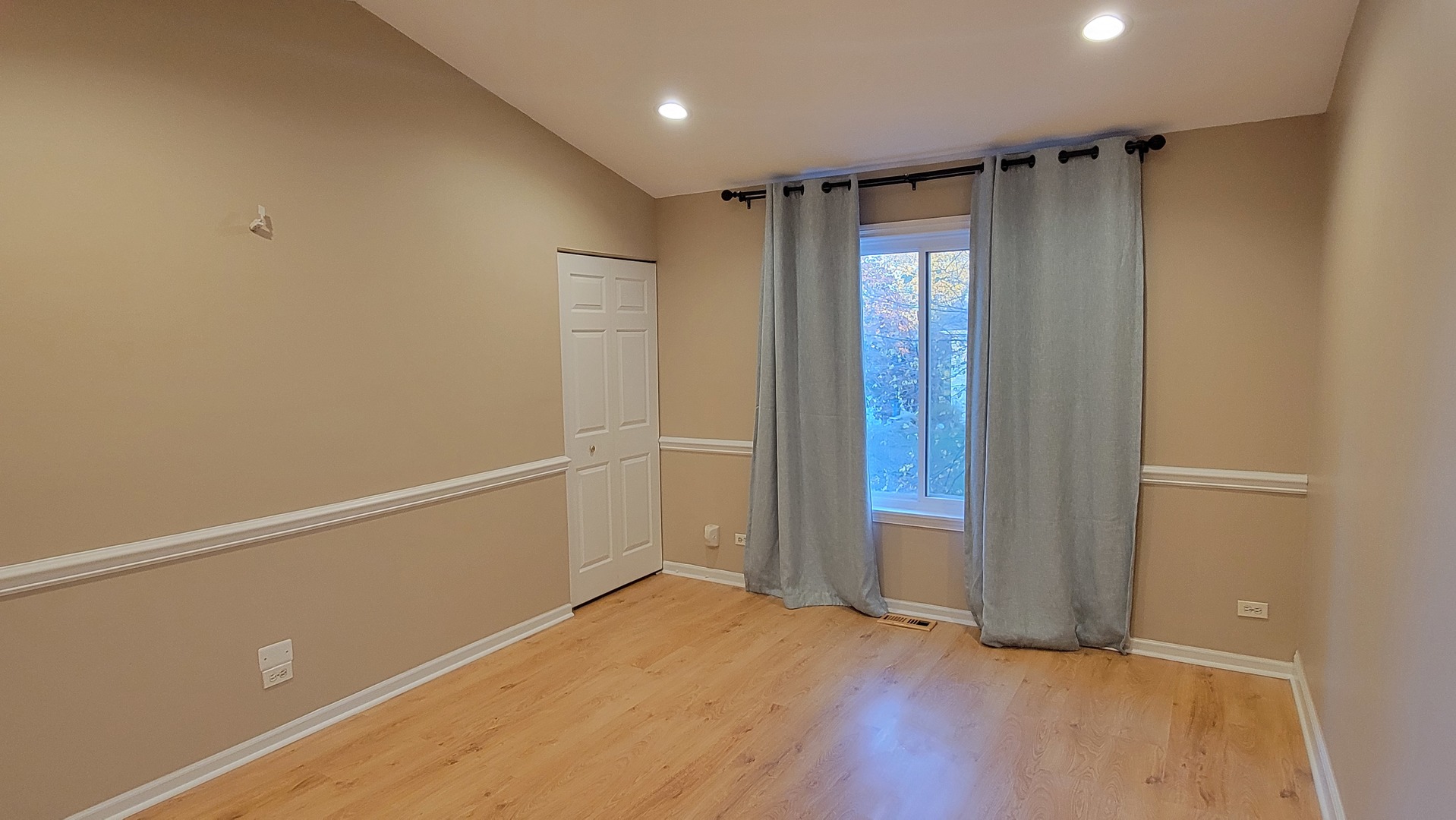 2765 S Cedar Glen Drive, Arlington Heights, IL 60005