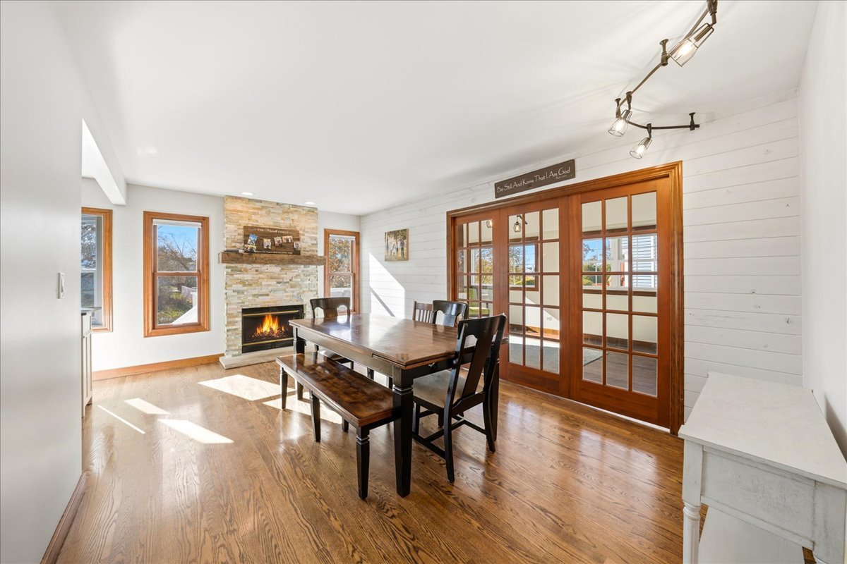 41 Whispering Drive, Streamwood, IL 60107