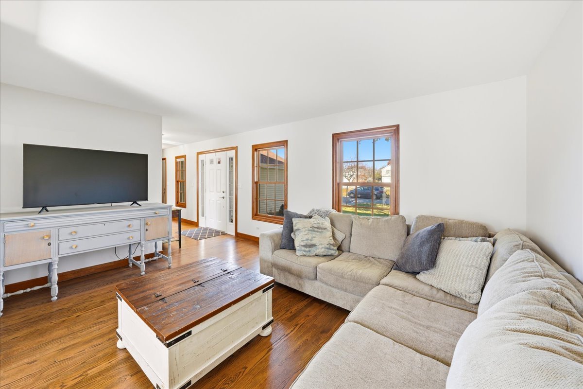 41 Whispering Drive, Streamwood, IL 60107