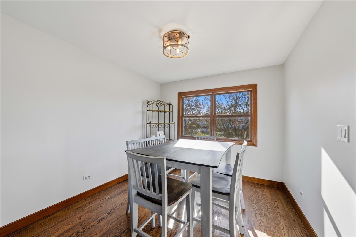 41 Whispering Drive, Streamwood, IL 60107