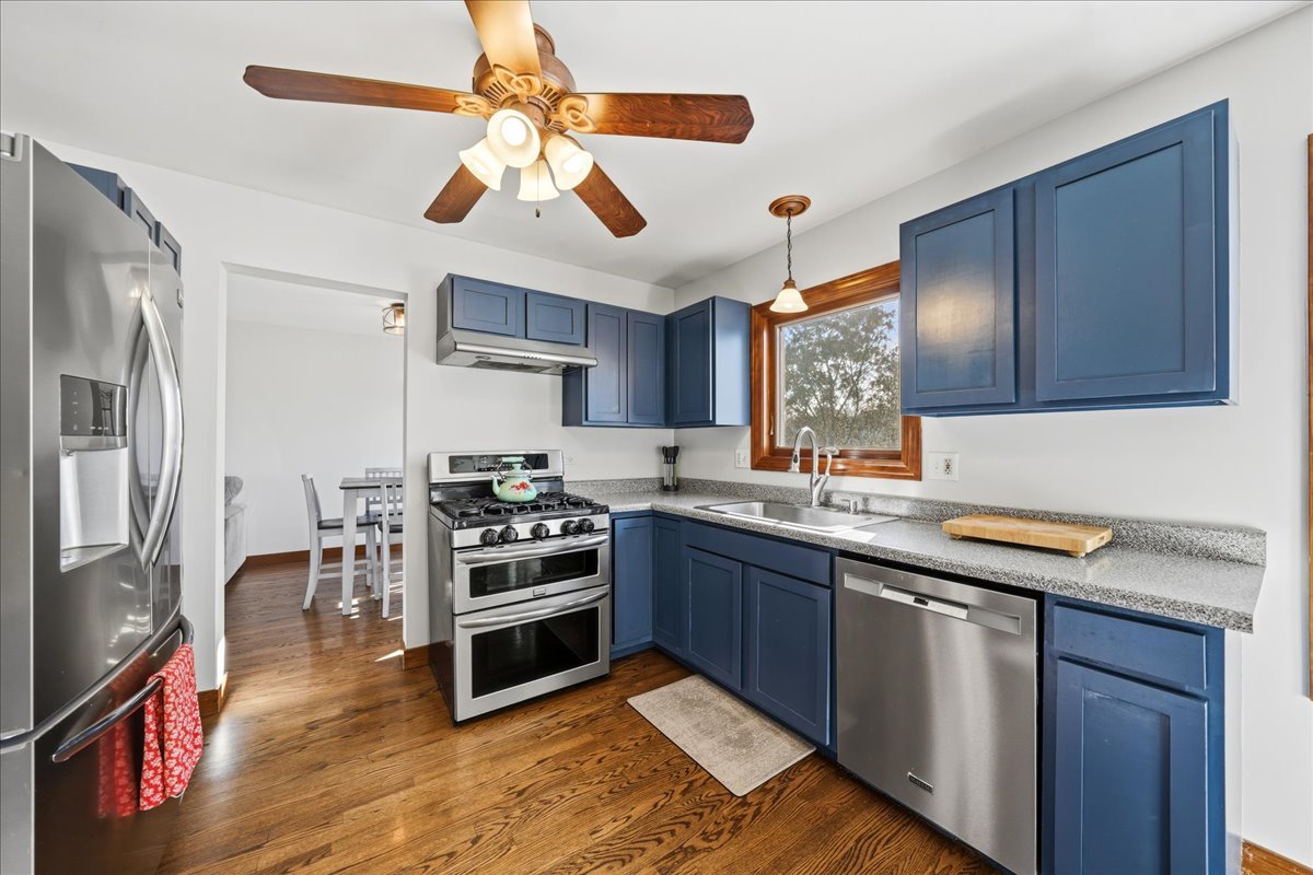 41 Whispering Drive, Streamwood, IL 60107