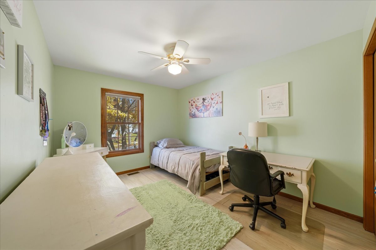 41 Whispering Drive, Streamwood, IL 60107